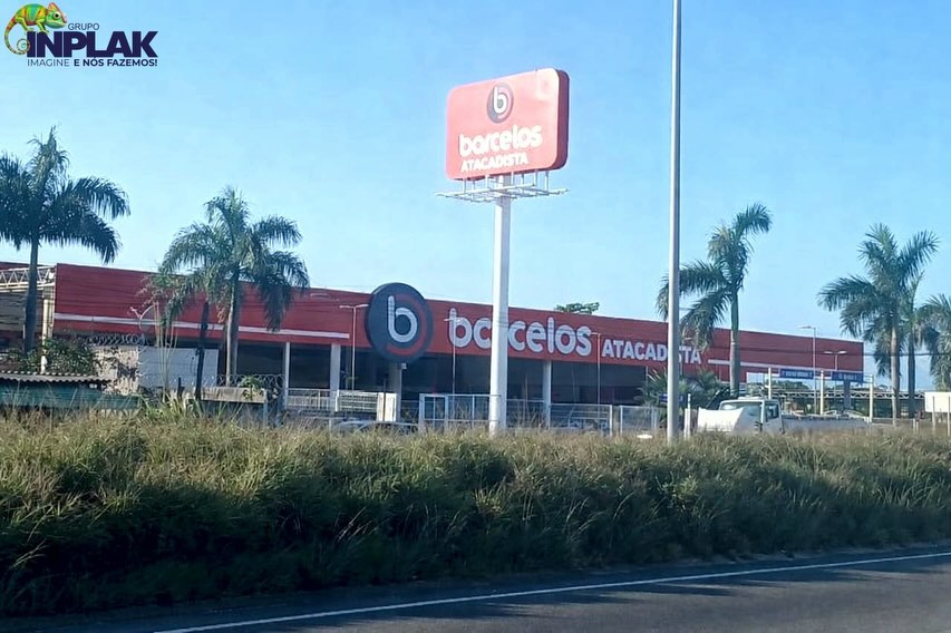 Totem e letreiro 006