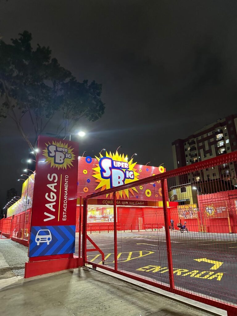 Totem e letreiro 002